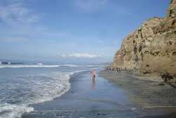 There is a lack of restaurants or spots to rest and for refreshment. So it may be a good idea to explore these areas after visiting the attractions ne